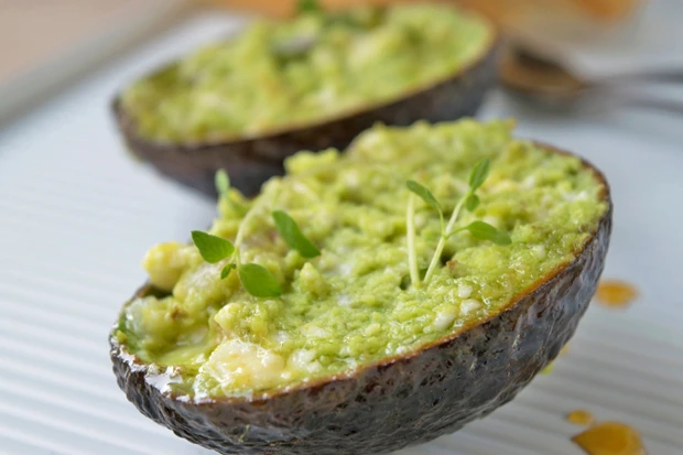 Gebratene Avocado mit Ziegenk&auml;se
