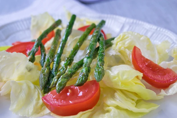 Gegrillter Spargelsalat