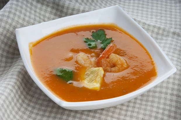 Exotische Tomatensuppe mit Garnelen
