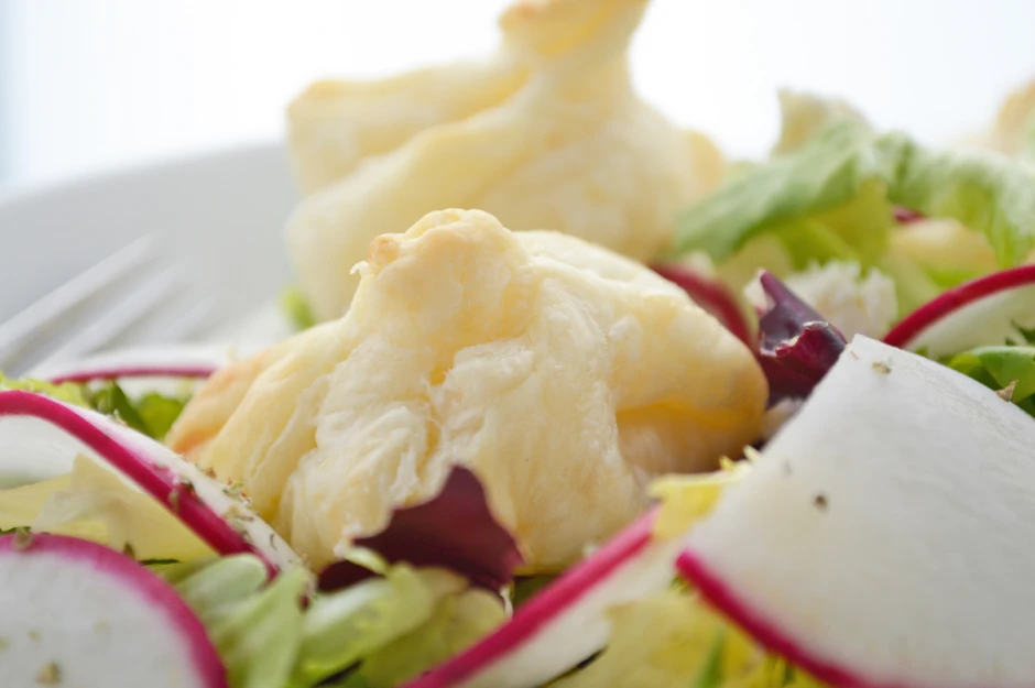 Schafk&auml;ses&auml;ckchen mit Salat