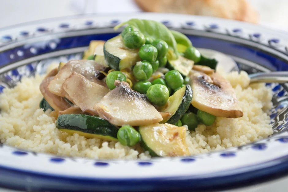 Couscouspfanne mit Zucchini und Champigions