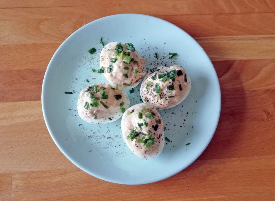 Gefüllte Eier mit Lachs