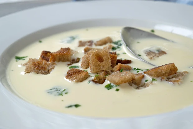 Käsesuppe mit Apfel