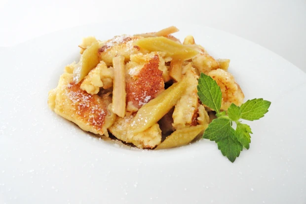 Gr&uuml;ner Kaiserschmarrn (mit Rhabarber)