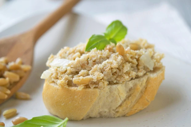 Vegetarischer Gr&uuml;nkernaufstrich