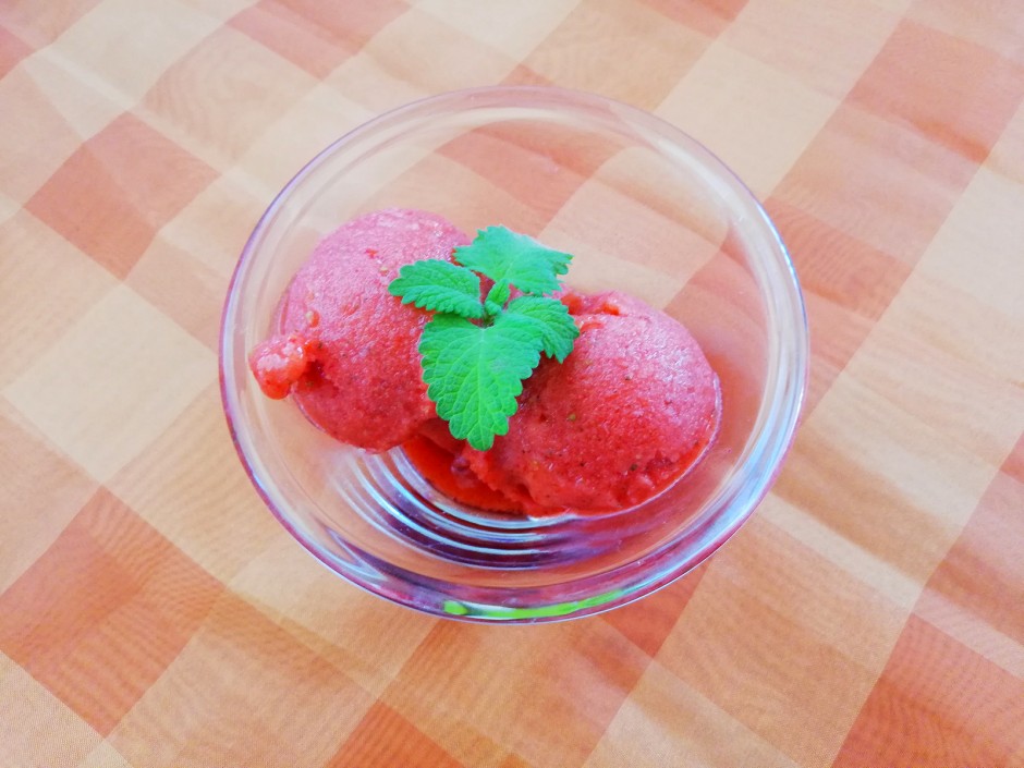 Melissen-Erdbeer-Sorbet