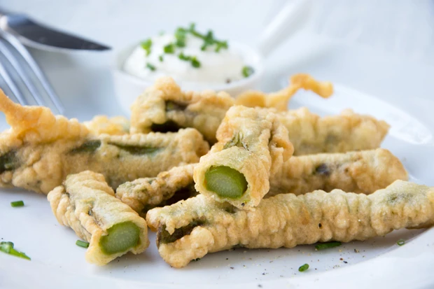 Spargel im Weinbackteig