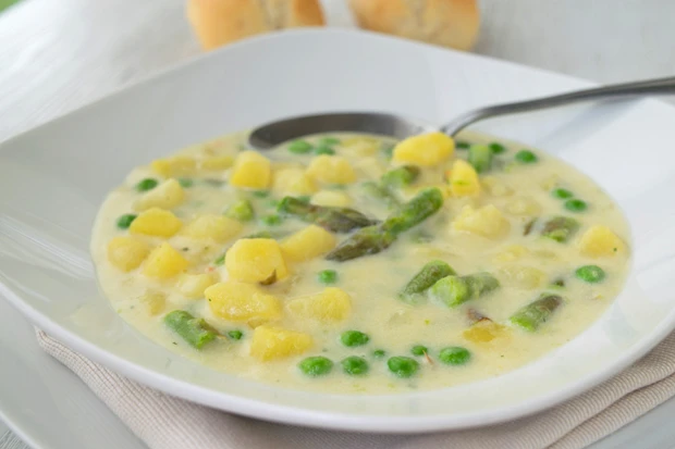 Frühlingssuppe mit Spargel