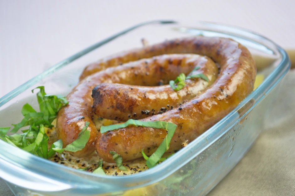 Brennnessel-Kartoffel mit Bratwurst