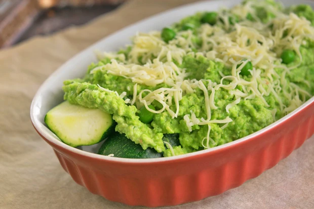 Überbackene Zucchini mit Erbsencreme