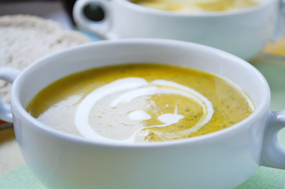 Zucchinicremesuppe mit Curry