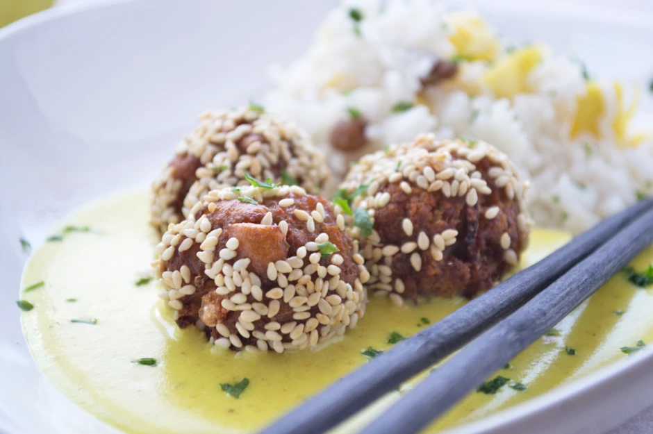 Asia-Bällchen in Kokos-Curry Sauce