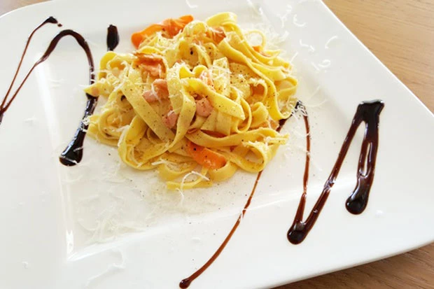 Honig - Lachs Bandnudeln