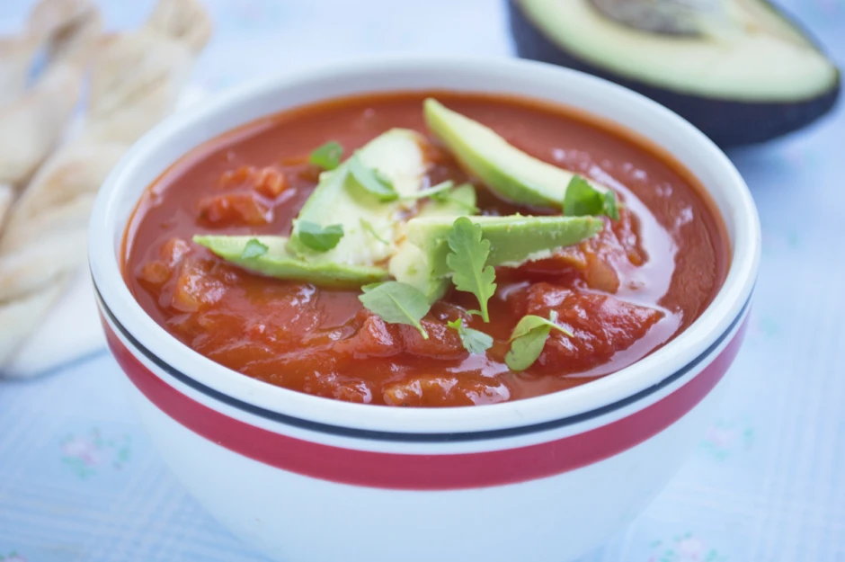 Tomatensuppe mit Avocado