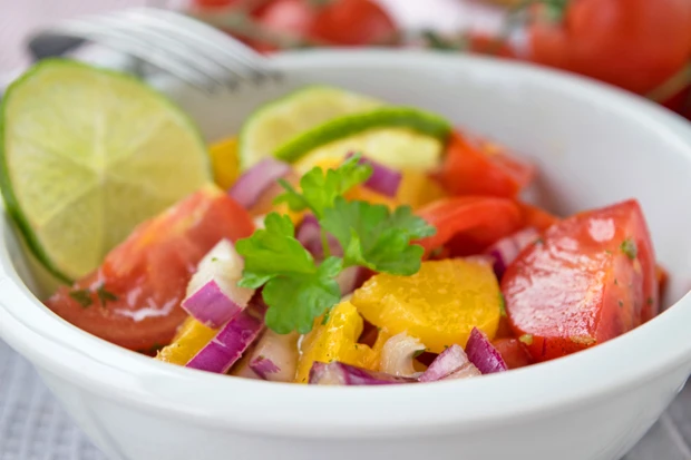 Scharfer Mangosalat