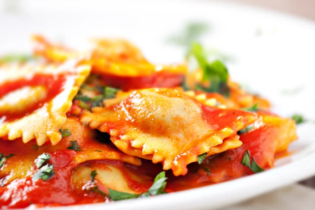 Maultaschen mit Tomatensauce