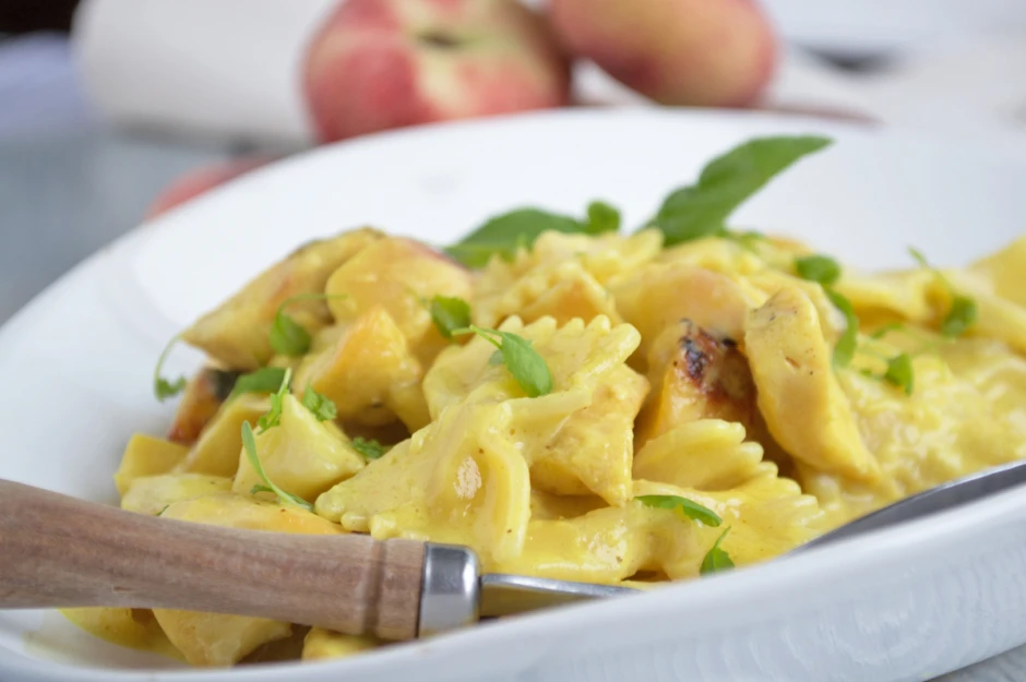 Pfirsich-Curry-Rahmnudeln