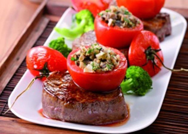 Pfeffersteaks mit gefüllten Paradeisern