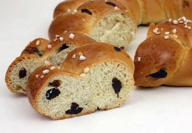 Osterkranz aus Germteig