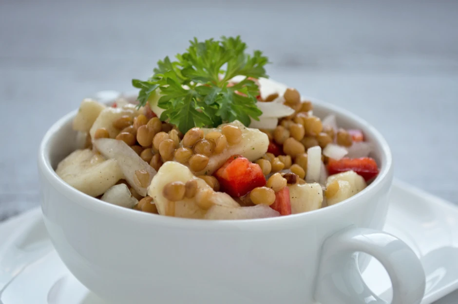 Linsensalat mit Bananen