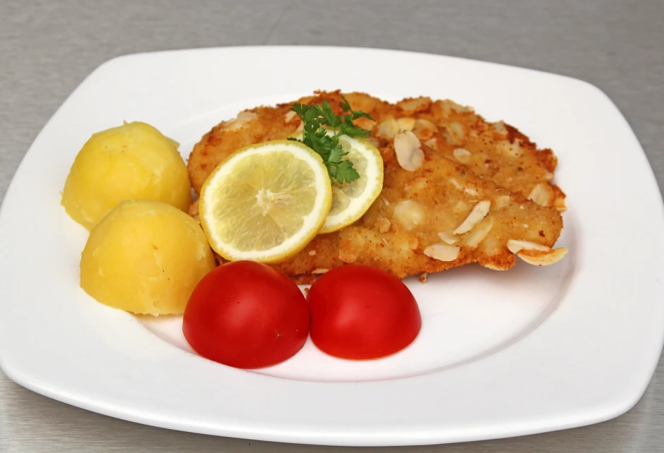Schnitzel in Mandelpanade