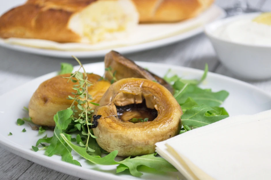 Gebratene Riesenchampignons mit Zitronendip