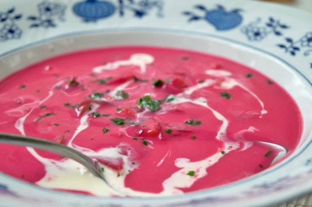 Rote R&uuml;bensuppe