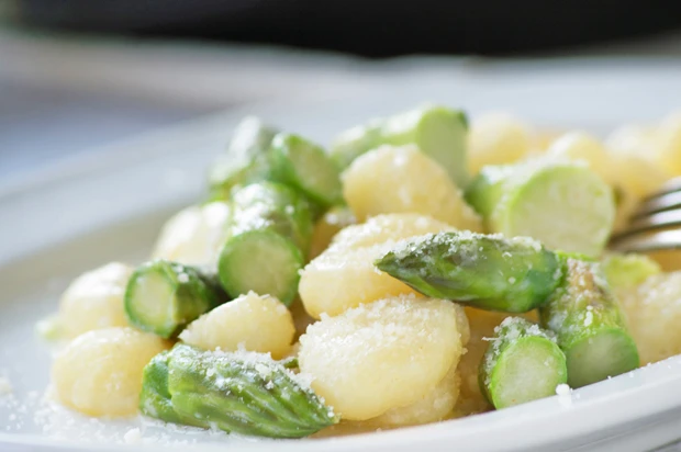 Gnocchi-Pfanne mit Spargel