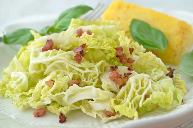 Zuckerhutsalat mit Speck