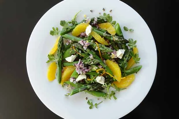 Spargelsalat mit Orangen