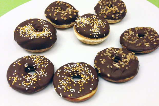 Donuts mit Schokoglasur