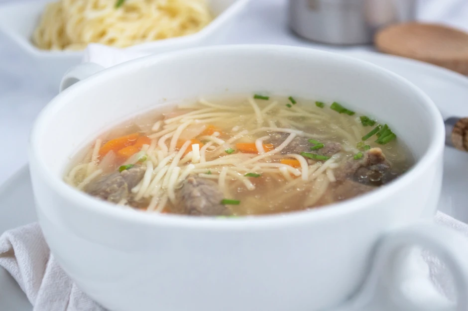 Kr&auml;ftige Rindfleischsuppe