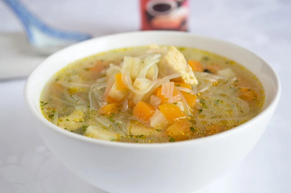 Asiatische Suppe mit Huhn