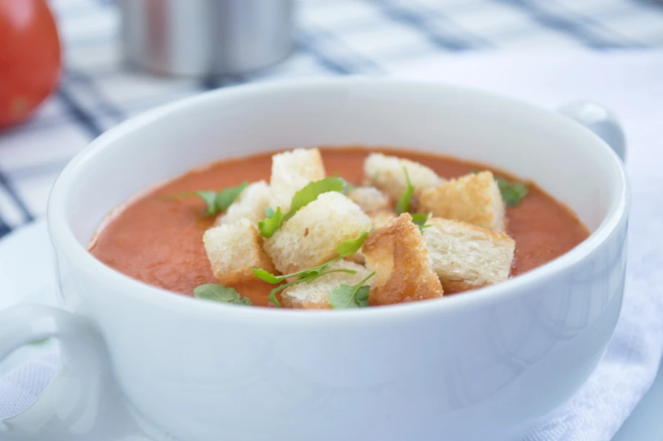 Erfrischende Tomaten-Joghurt-Suppe