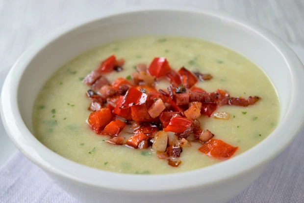 Kartoffelcremesuppe mit Avocado