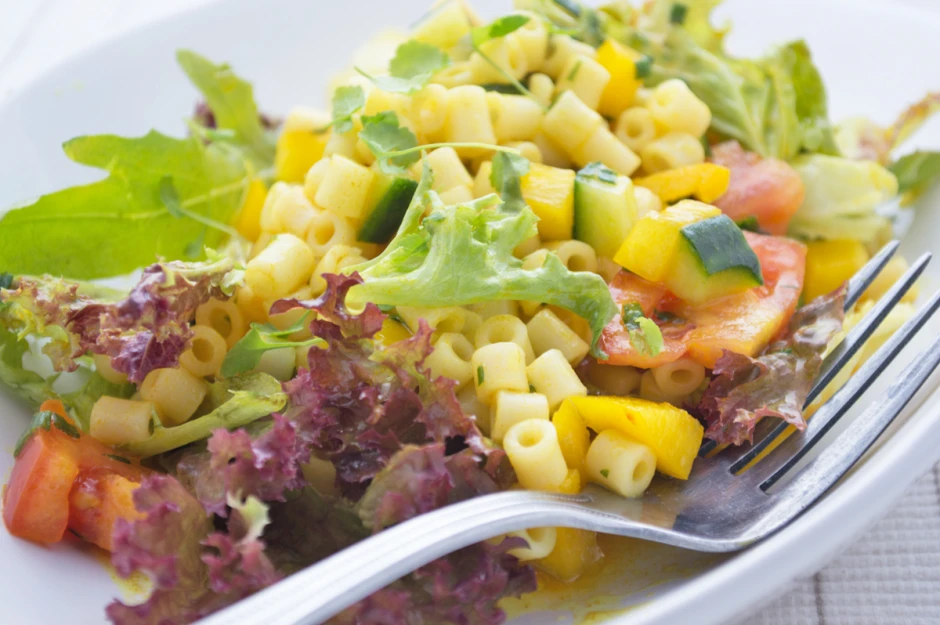 Curry-Nudelsalat