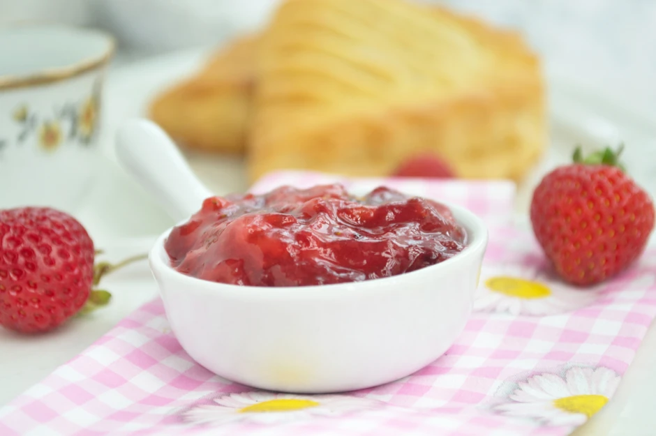 Erdbeermarmelade mit Campari