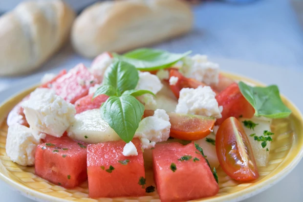 S&uuml;&szlig;saurer Tomaten-Melonen-Salat