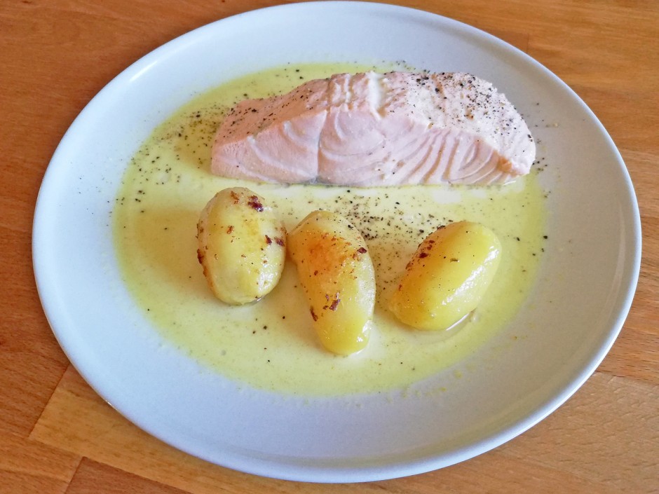 Lachsfilet mit Curry-Rahmsauce