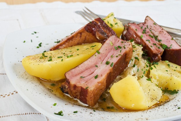Ripperl mt Sauerkraut