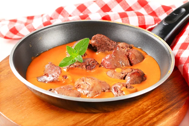 H&uuml;hnerlebergulasch