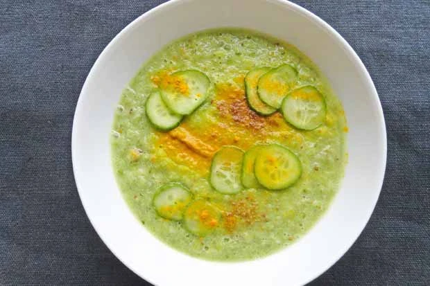 Zucchini-Gurkensuppe indischer Art
