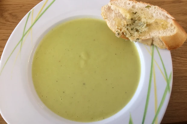 Paprika-Avocado-Suppe