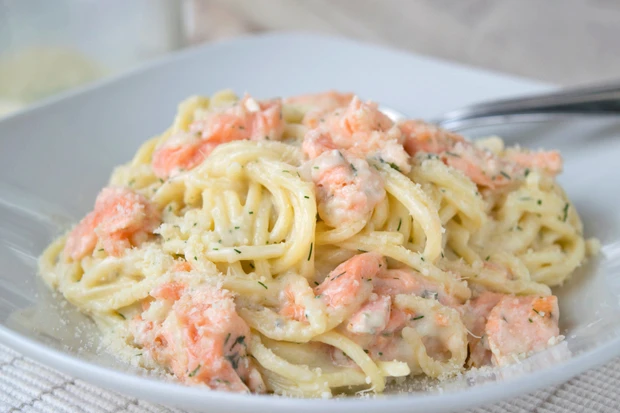 Pasta mit Lachsst&uuml;cken und Zitrone