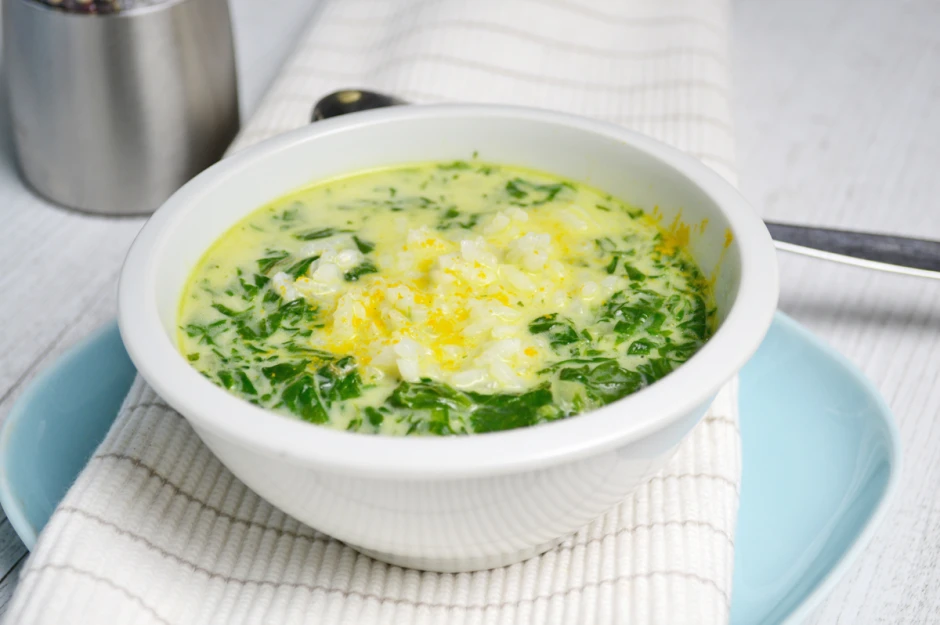 Schnelle Spinatsuppe mit Reis