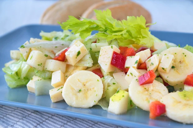 Frischer Bananen-Gouda-Salat