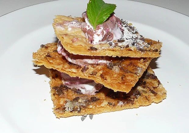 Lavendelt&uuml;rmchen mit Schwarzw&auml;lder-Kirsch