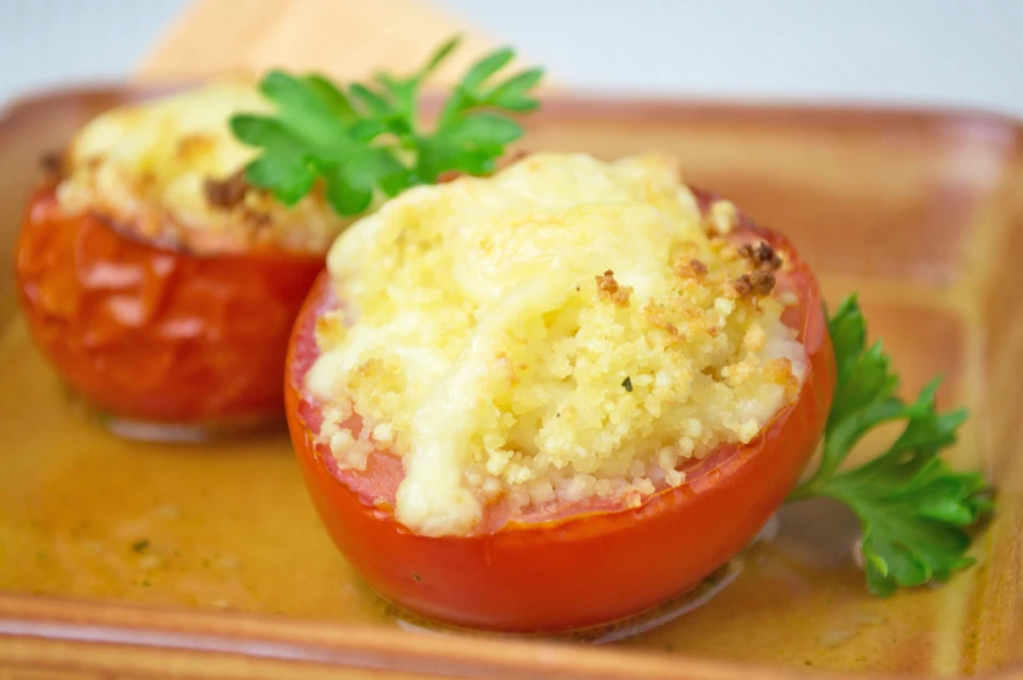 Tomaten mit Couscousfüllung