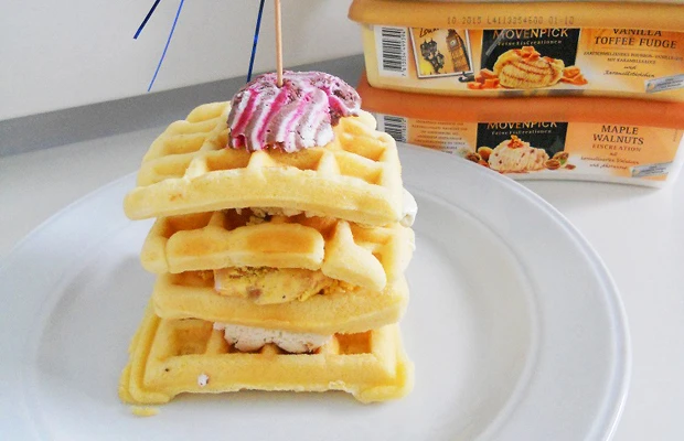 Waffelburger mit Mövenpick-Spezialitäten
