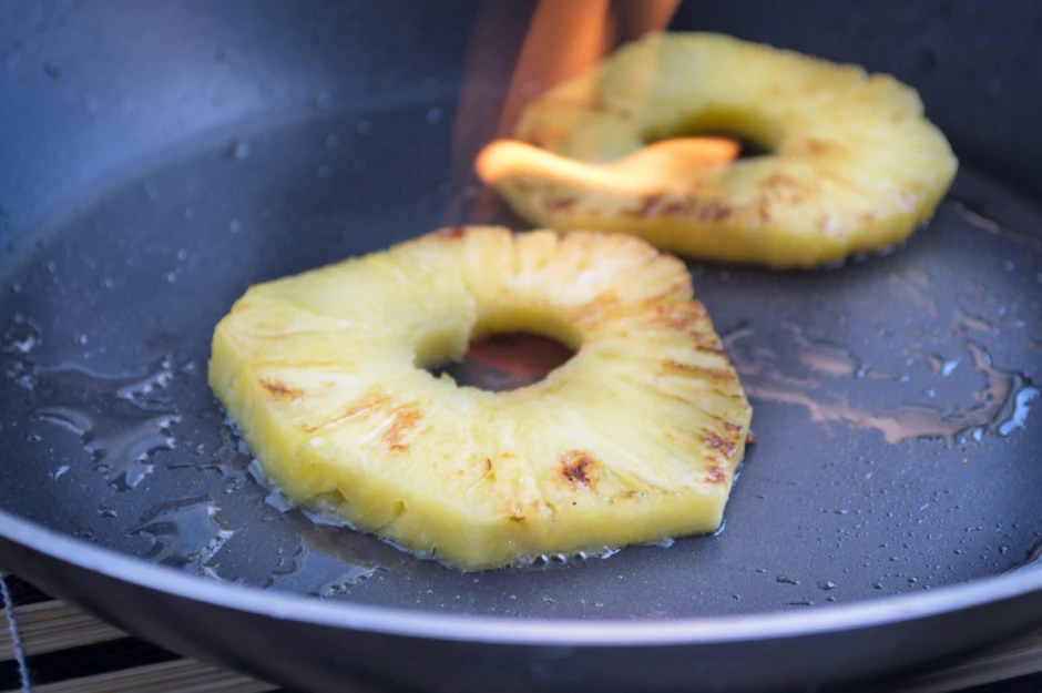 Flambierte Ananas